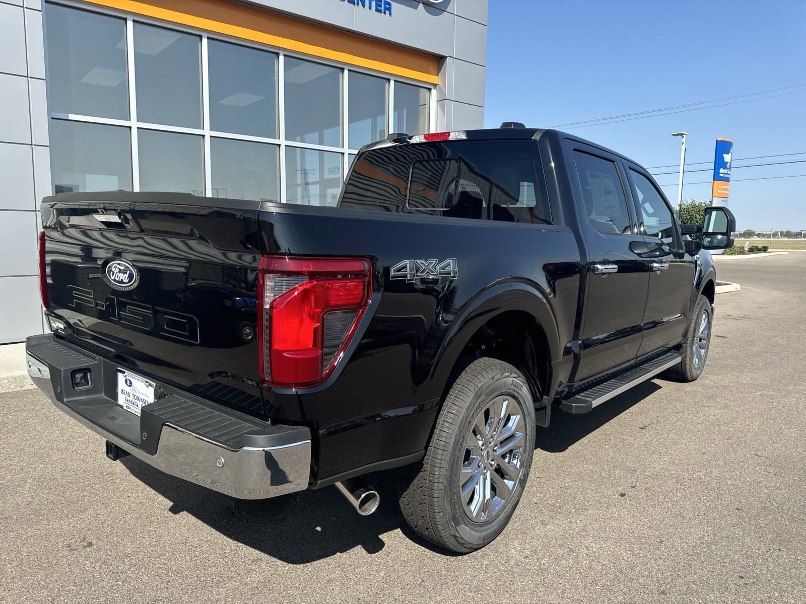 2024 Ford F-150 XLT photo 2