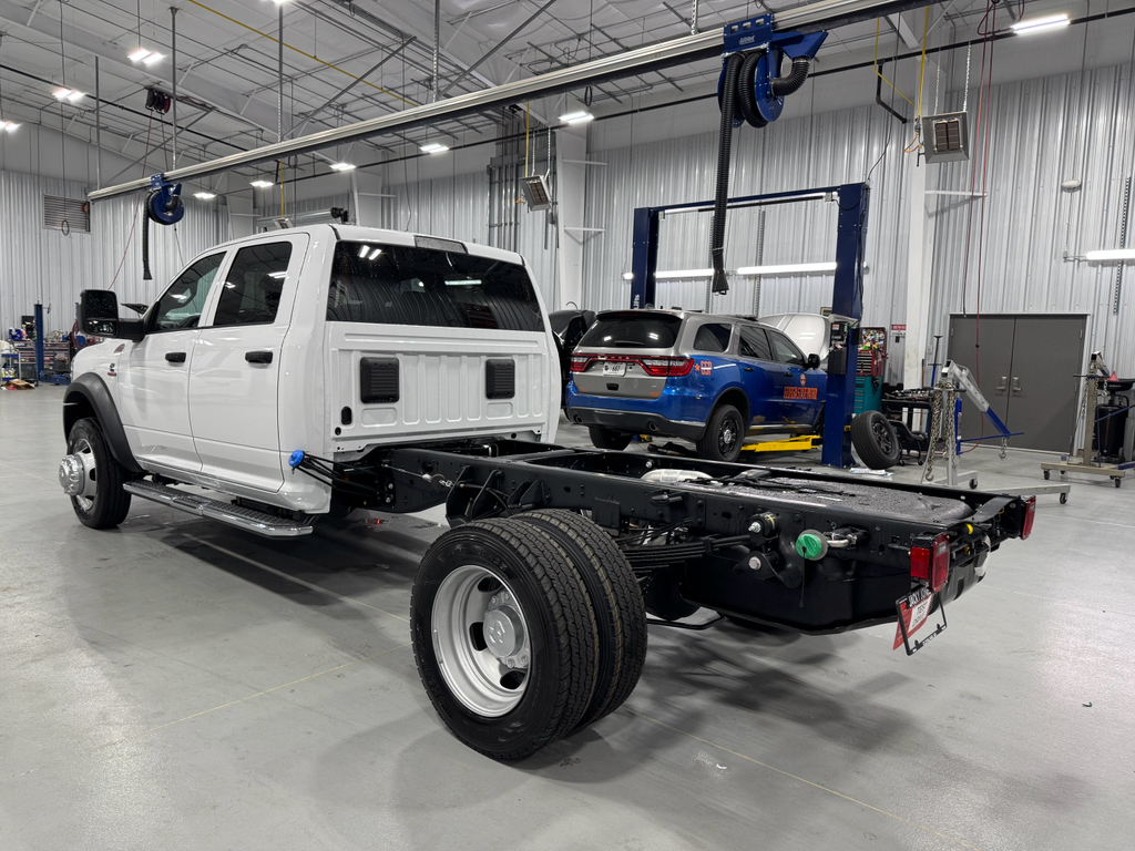 2025 Ram 4500 Tradesman photo 2
