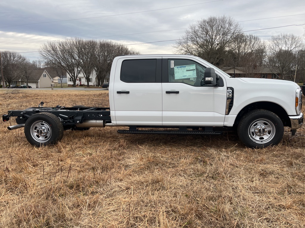 2024 Ford F-350 XL photo 4
