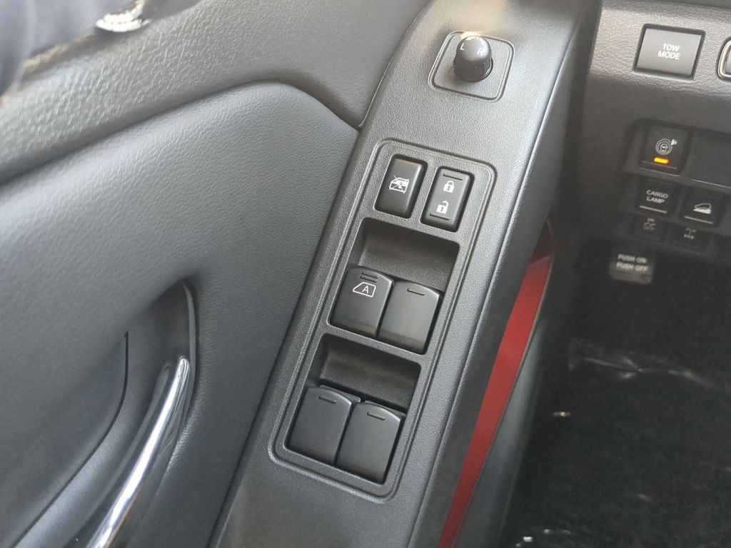 2025 Nissan Frontier PRO-4X photo 19