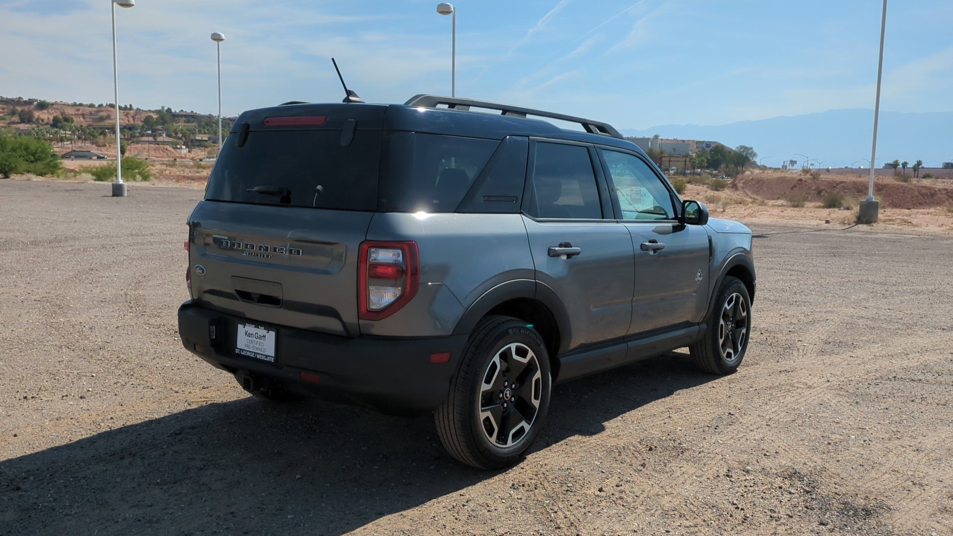 2022 Ford Bronco Sport Outer Banks photo 2