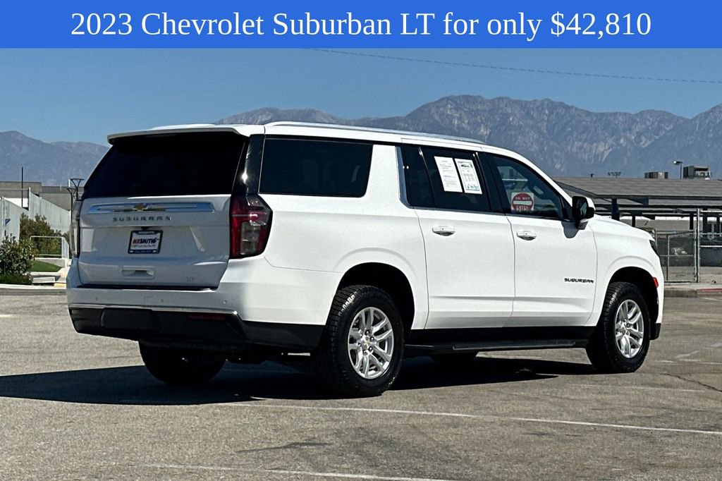 2023 Chevrolet Suburban LT photo 4
