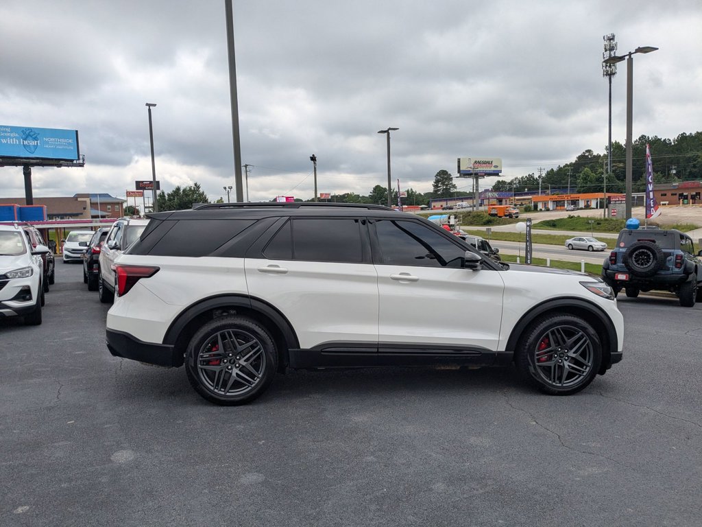 2025 Ford Explorer ST photo 4