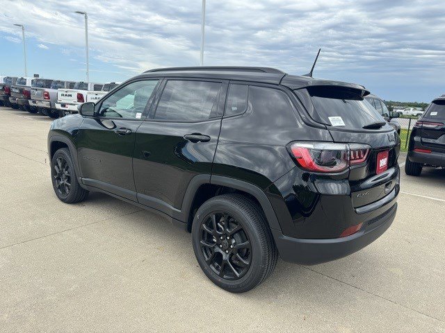 2025 Jeep Compass Latitude photo 4