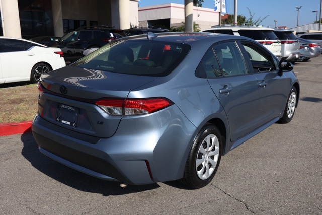 2022 Toyota Corolla LE photo 3