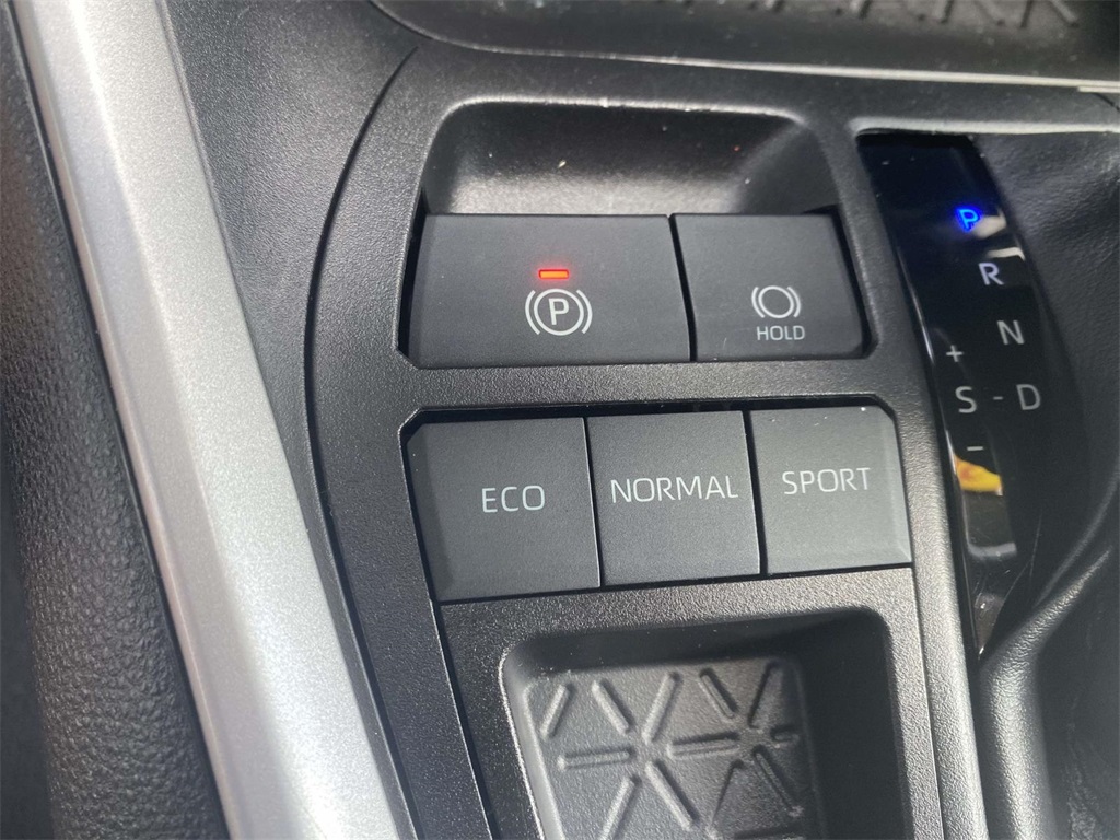 2022 Toyota RAV4 XLE photo 21