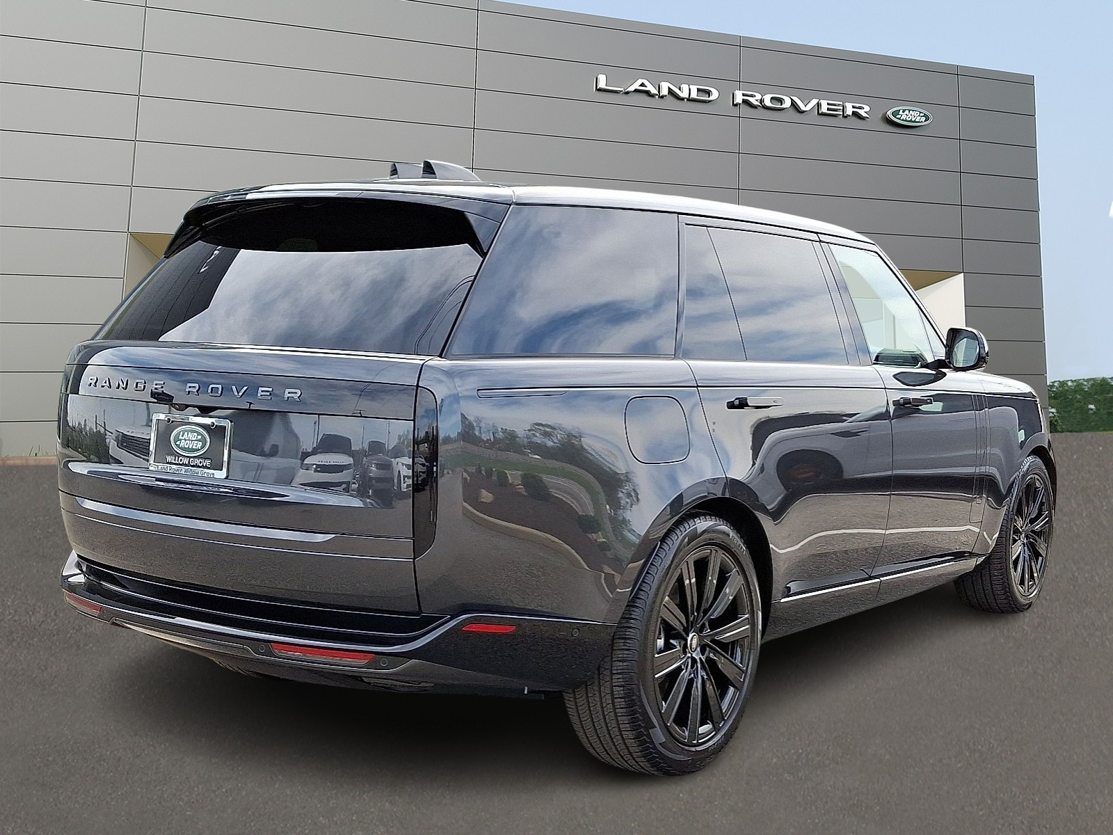 2025 Land Rover Range Rover SE photo 2