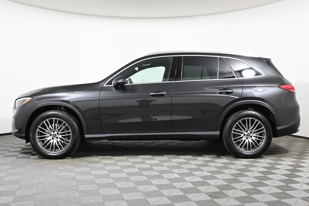 2025 Mercedes Benz GLC 300 4MATIC photo 2