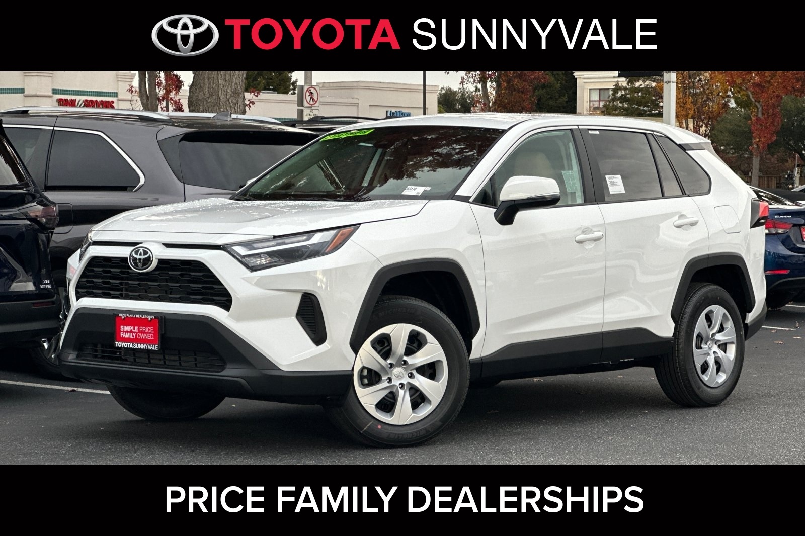 2025 Toyota RAV4 LE's photo