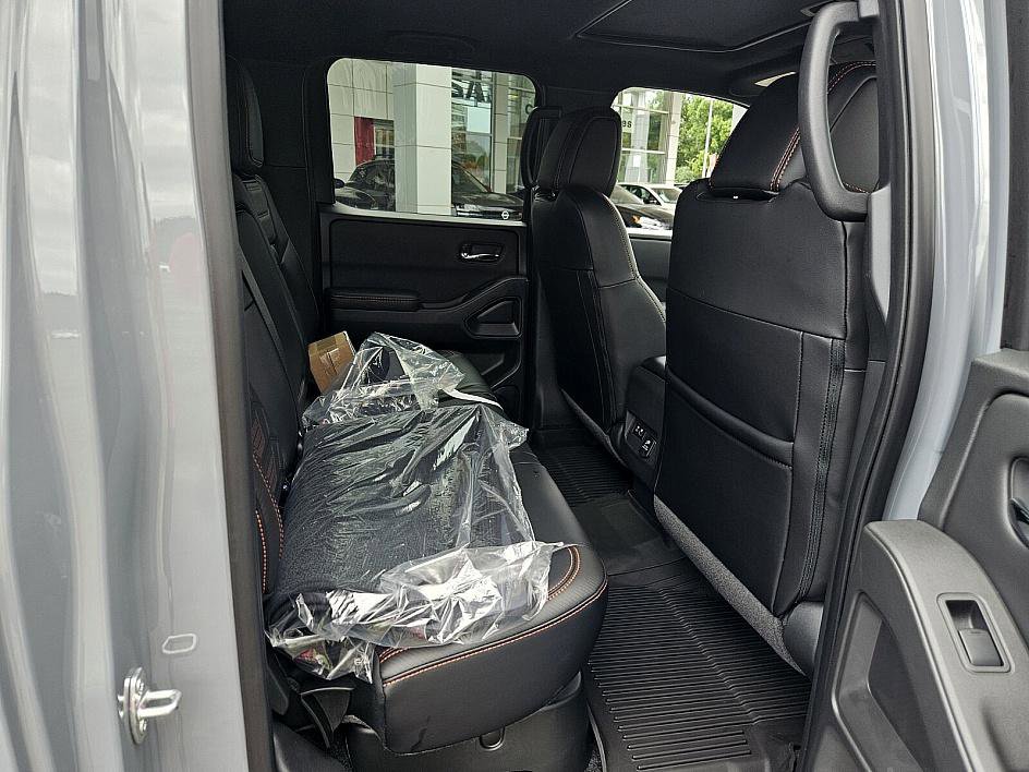2025 Nissan Frontier Crew Cab PRO-X photo 14
