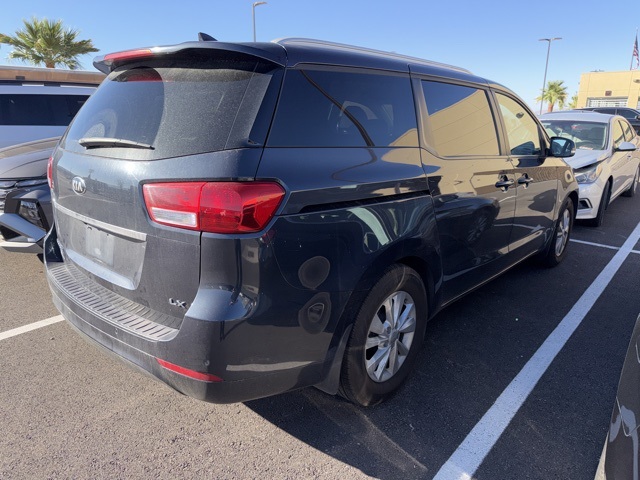 2017 Kia Sedona LX photo 6
