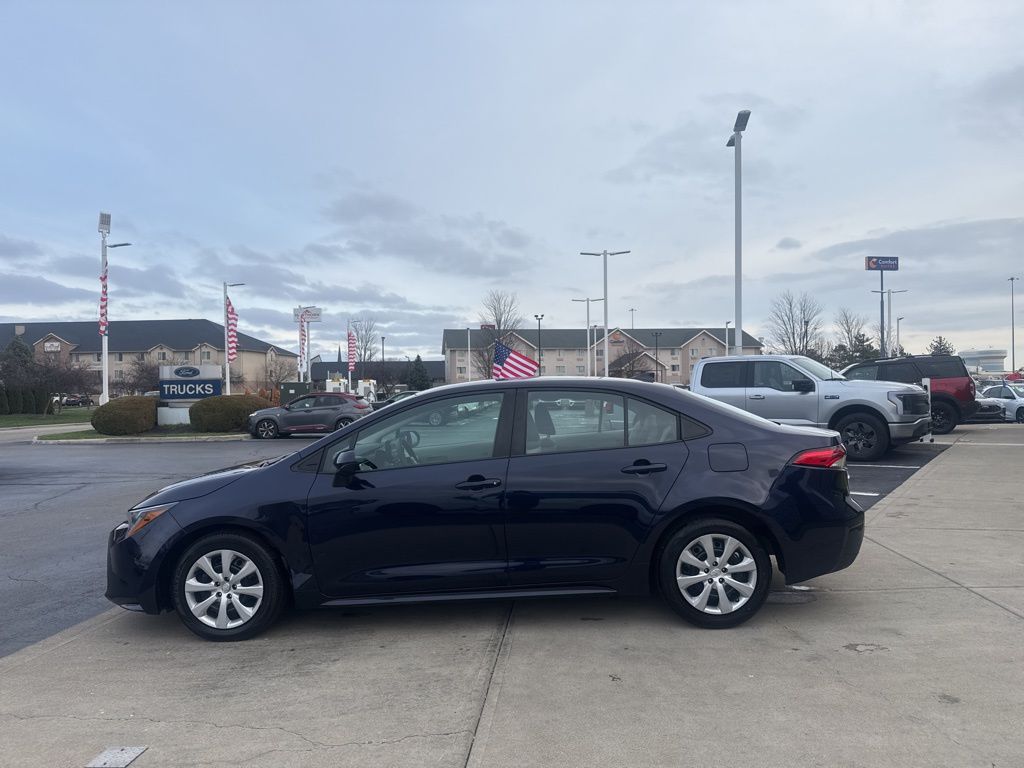 2025 Toyota Corolla LE photo 4