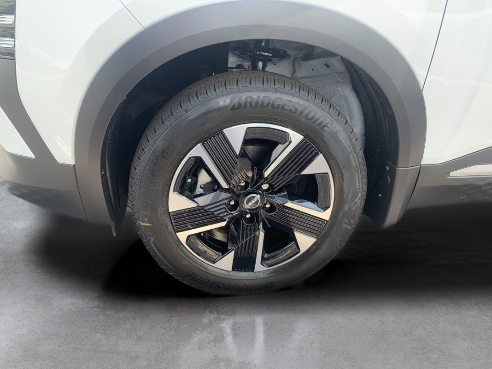 2025 Nissan Kicks SV photo 9