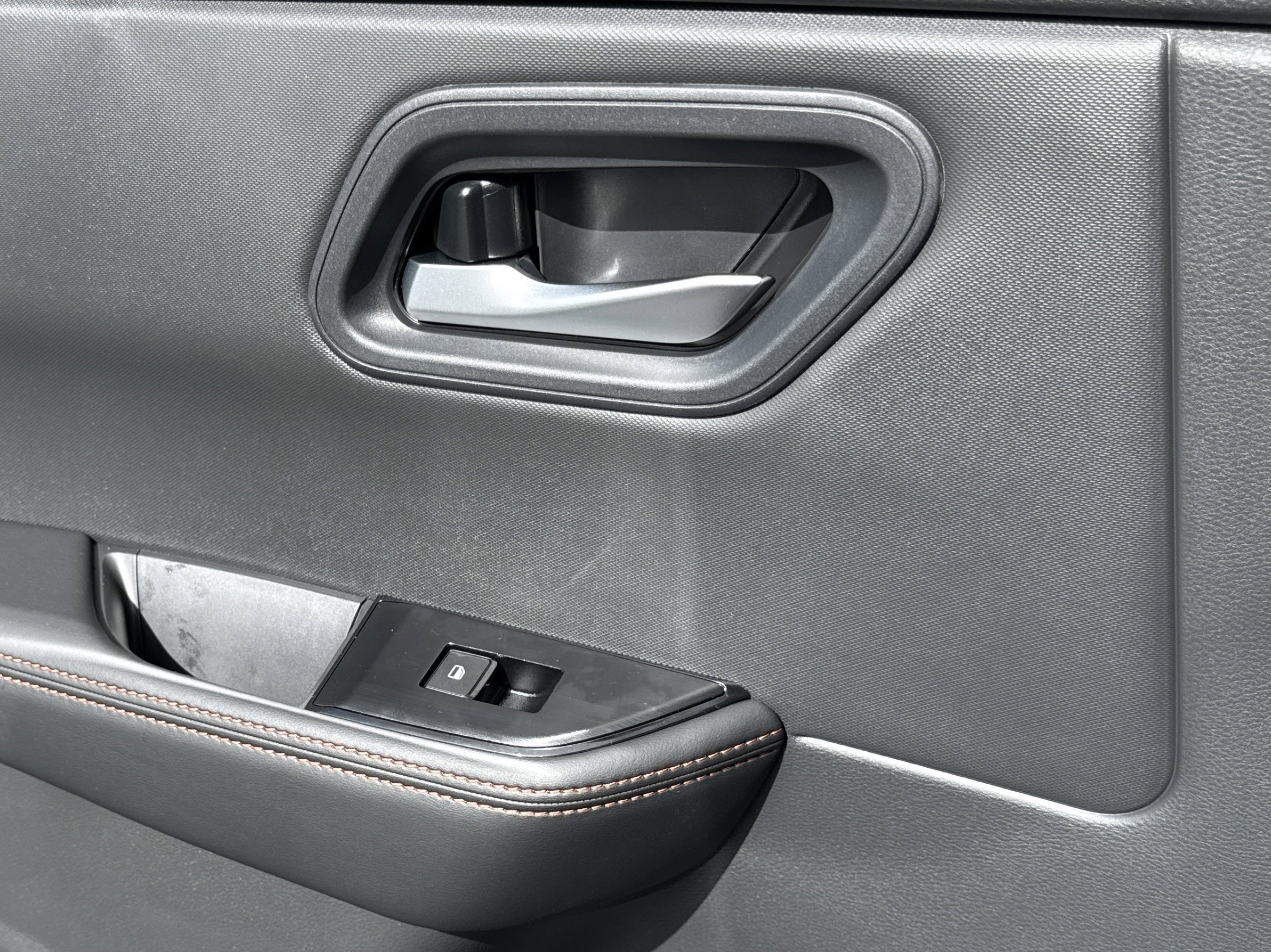 2026 Nissan Rogue SV photo 4