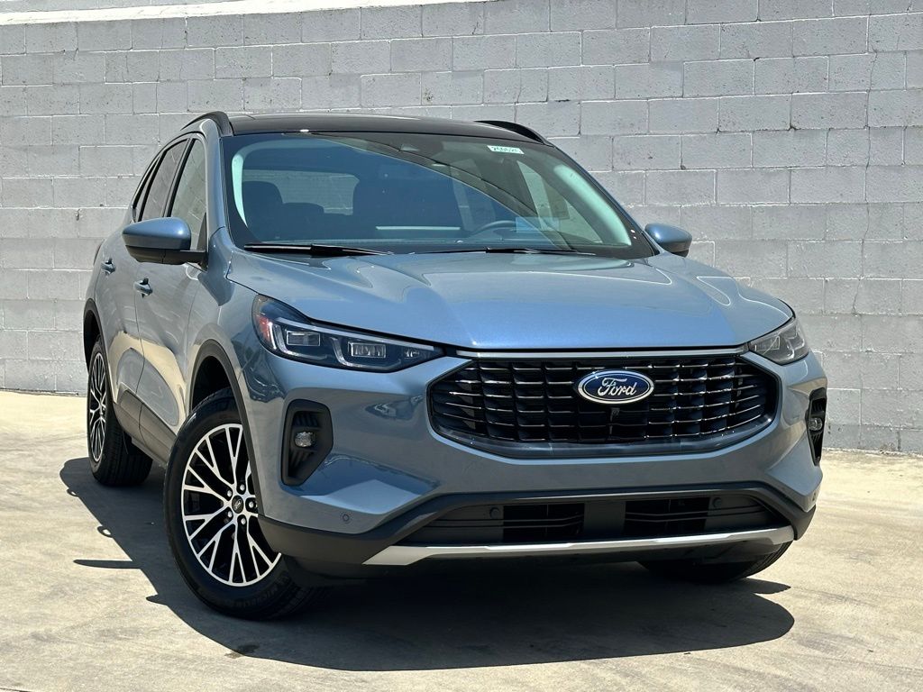 2025 Ford Escape Plug-In Hybrid photo 2