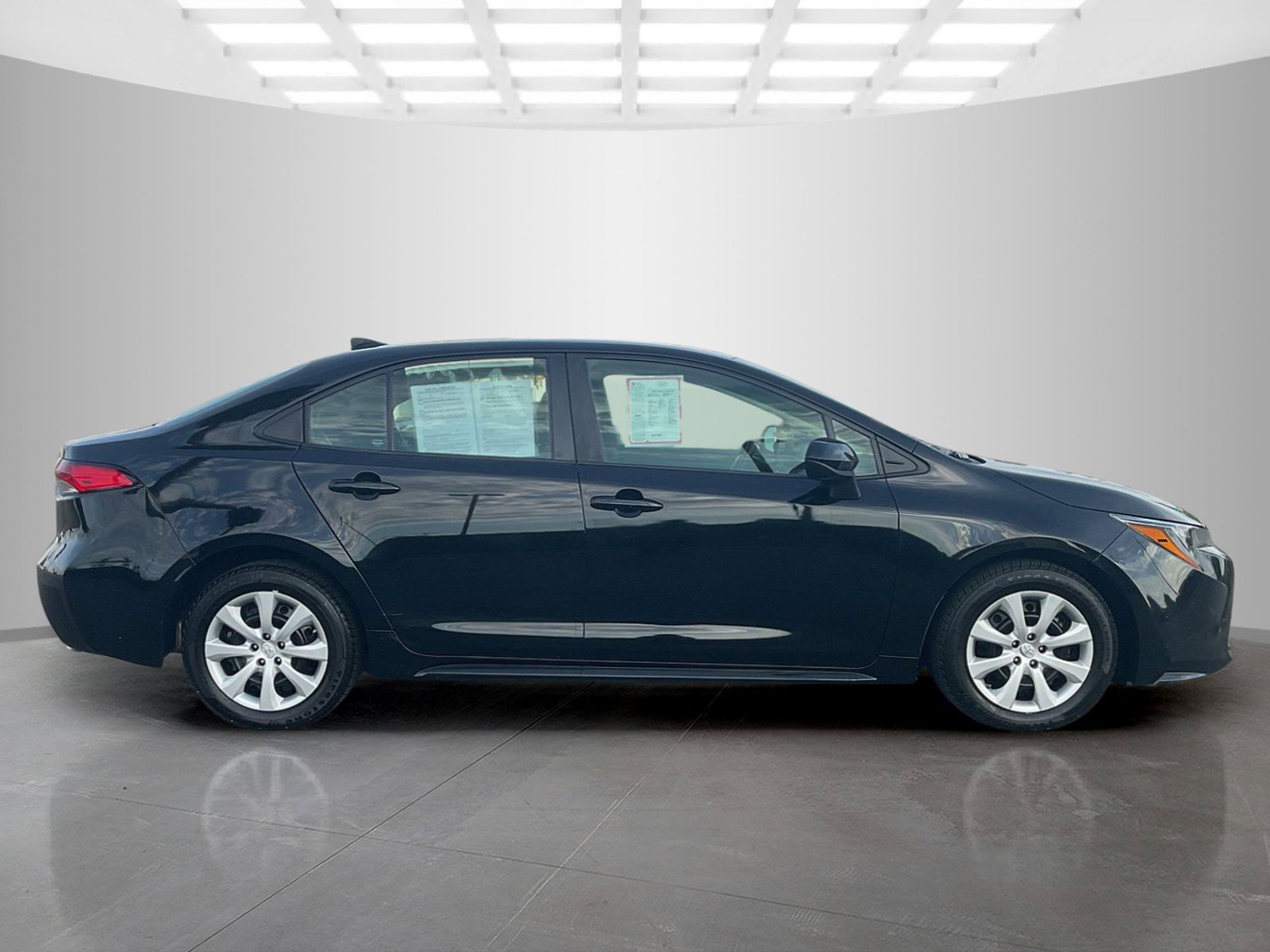 2023 Toyota Corolla LE photo 2