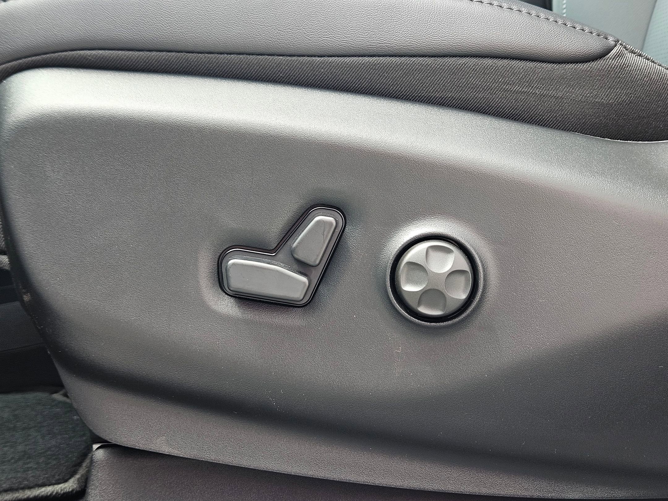 2026 Chrysler Pacifica photo 17