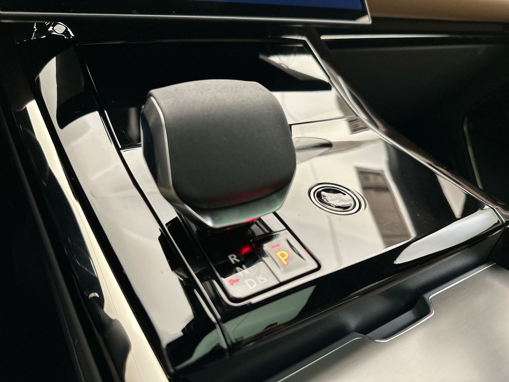2025 Land Rover Range Rover Sport SE photo 11