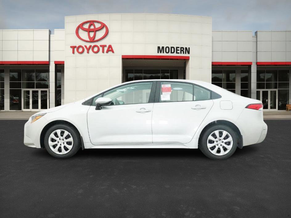 2025 Toyota Corolla LE photo 9