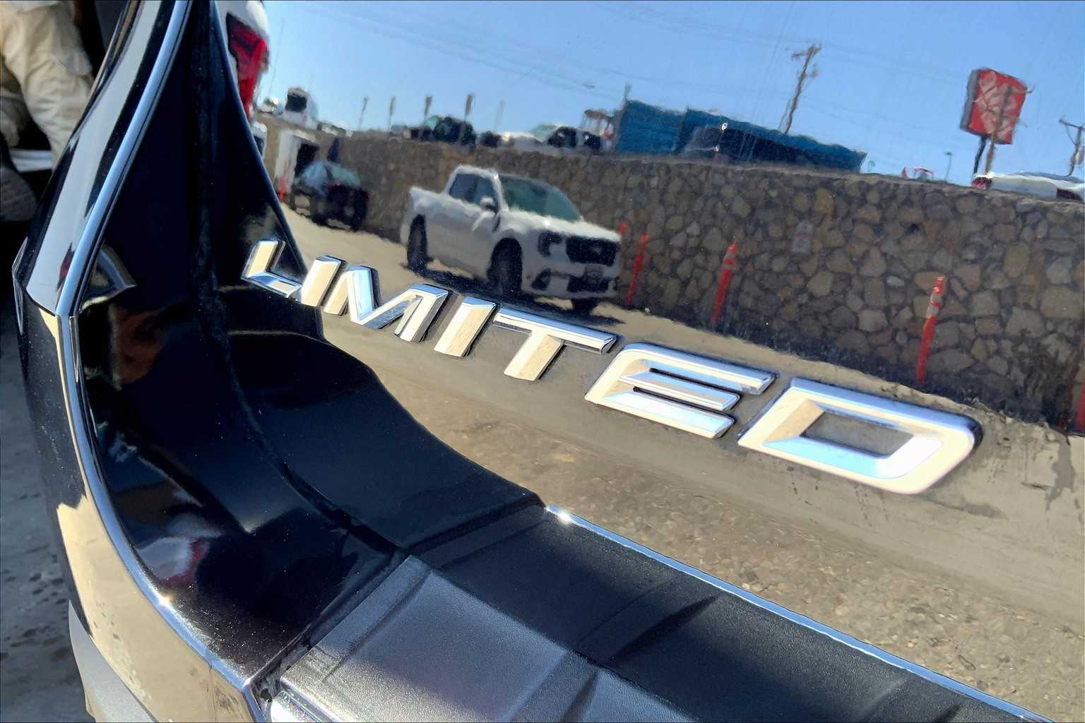 2023 Ford Explorer Limited photo 8