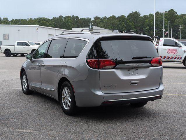 2020 Chrysler Pacifica Touring L photo 3