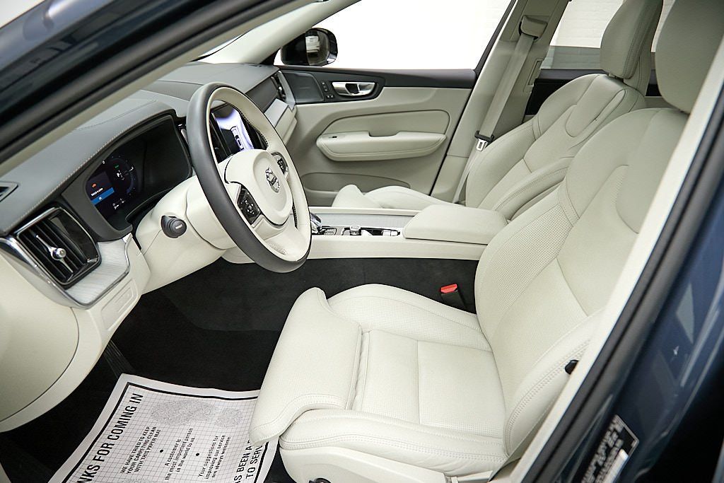 2024 VOLVO XC60 - Image 13