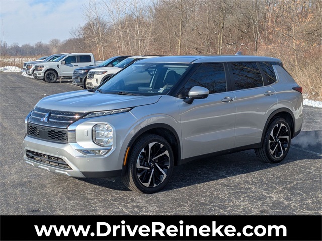 2022 Mitsubishi Outlander SE's photo