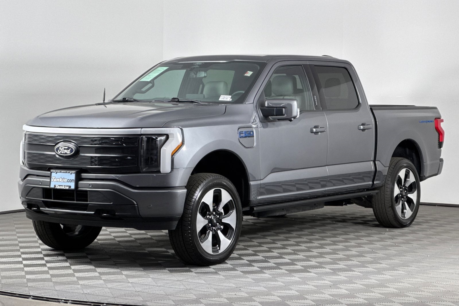 2024 Ford F-150 Lightning Platinum photo 8