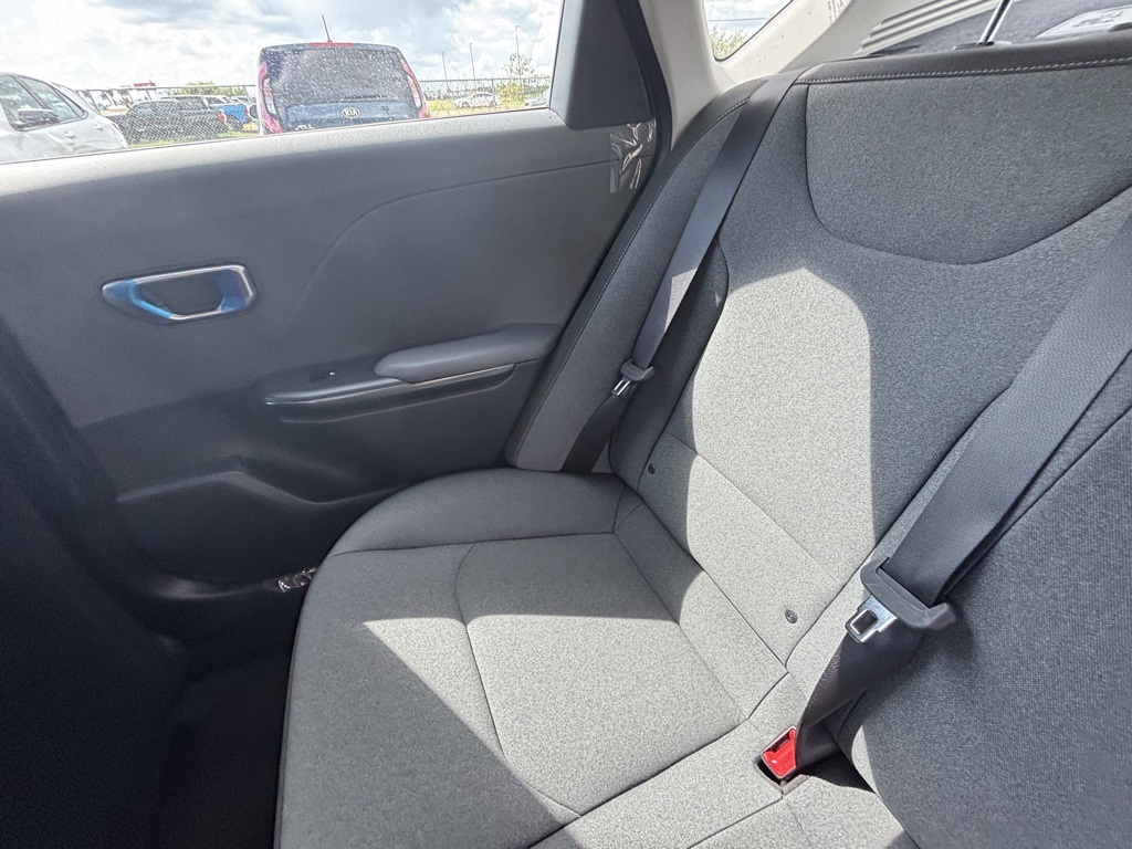 2025 Kia K4 LXS photo 16