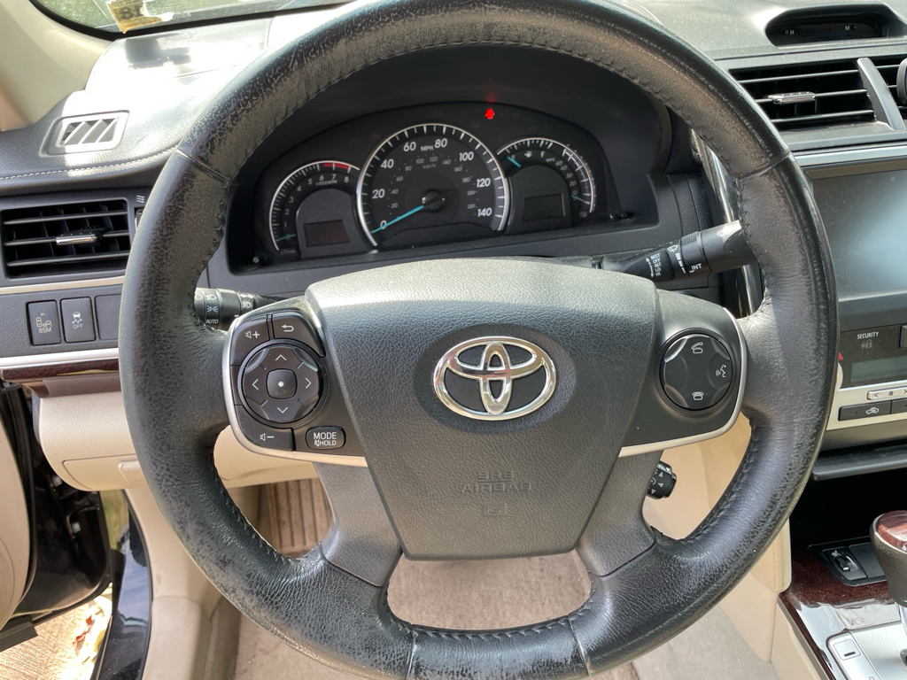 2013 Toyota Camry XLE photo 13