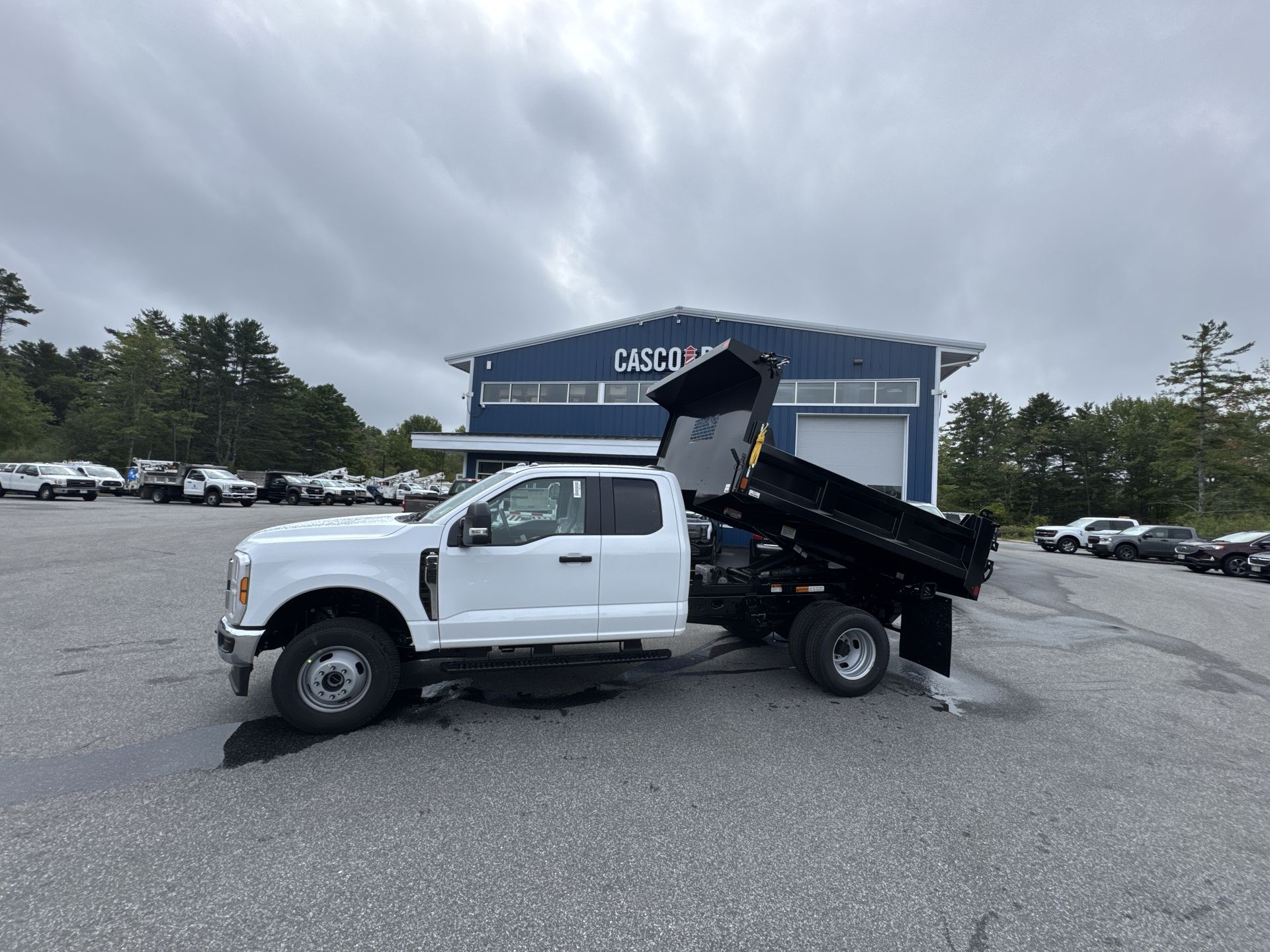 2026 Ford F-350 Super Duty Chassis Cab XL's photo