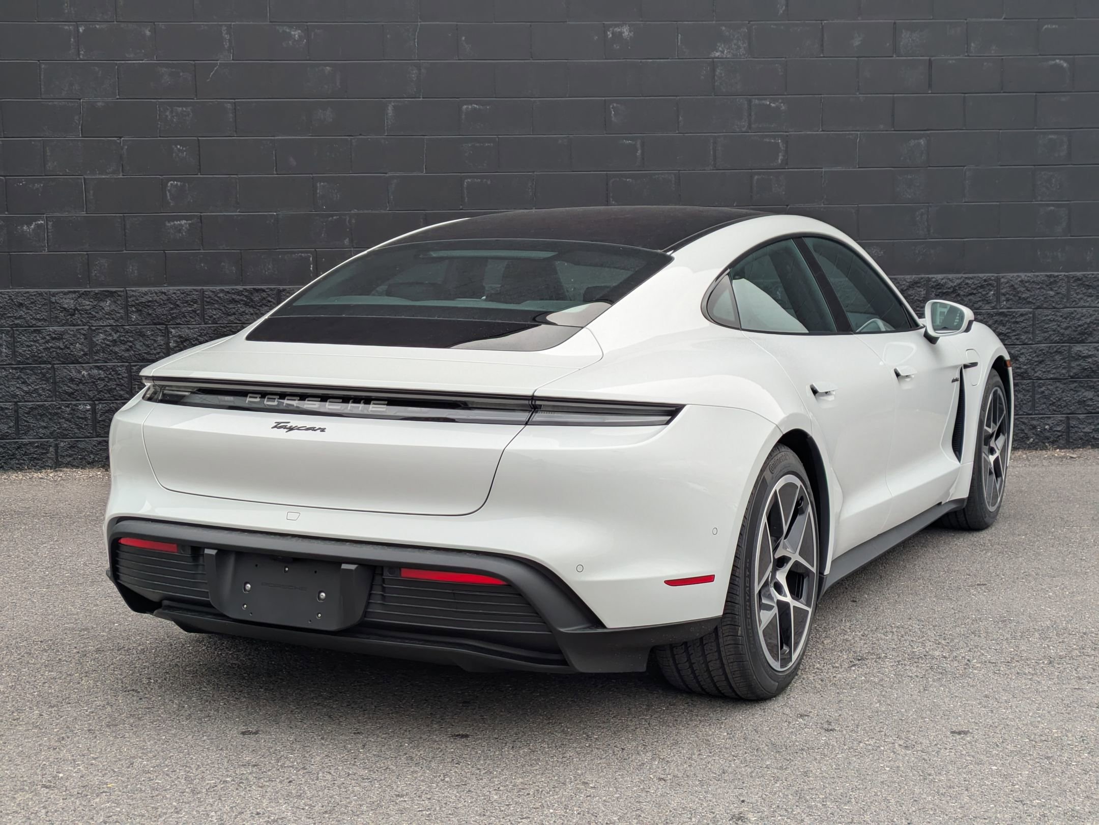 2025 Porsche Taycan photo 2