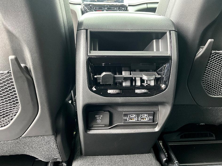 2025 Jeep Grand Cherokee Laredo Altitude photo 32