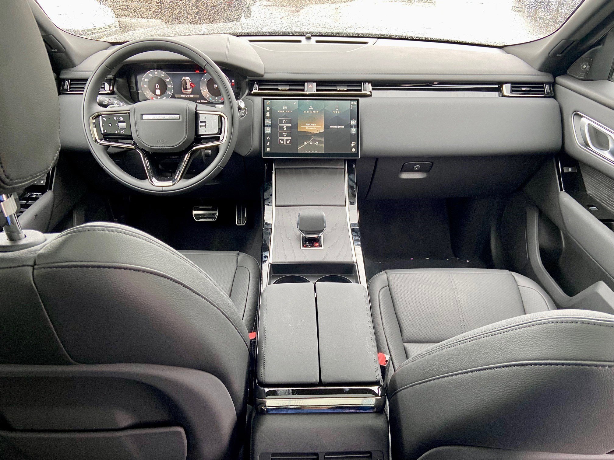 2026 Land Rover Range Rover Velar SE photo 4