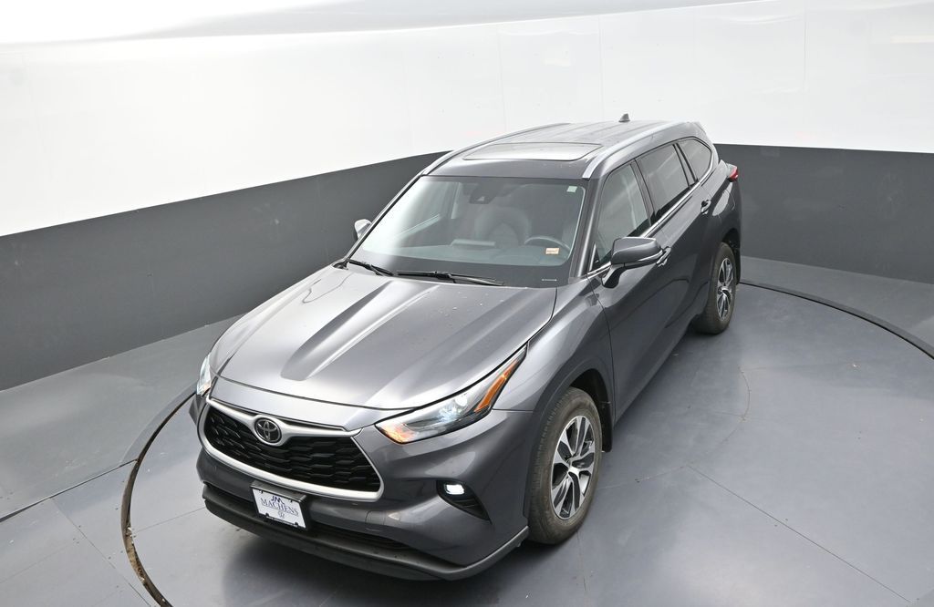 2022 Toyota Highlander XLE photo 11
