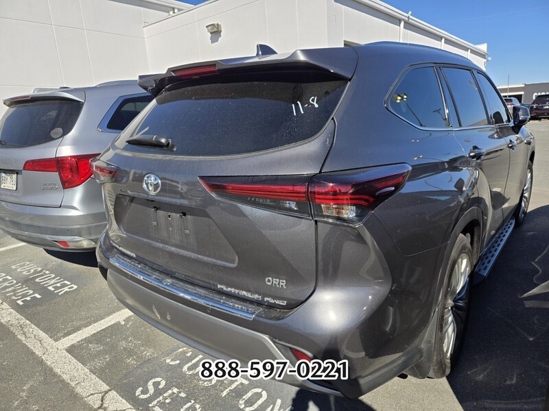 2025 Toyota Highlander Platinum photo 3
