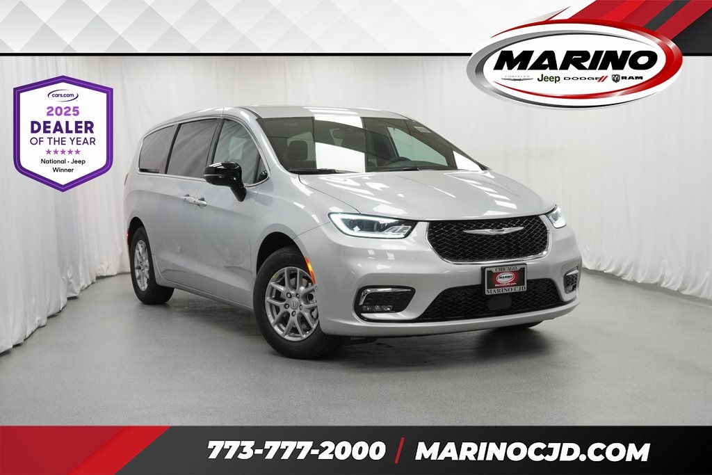 2026 Chrysler Pacifica Select's photo