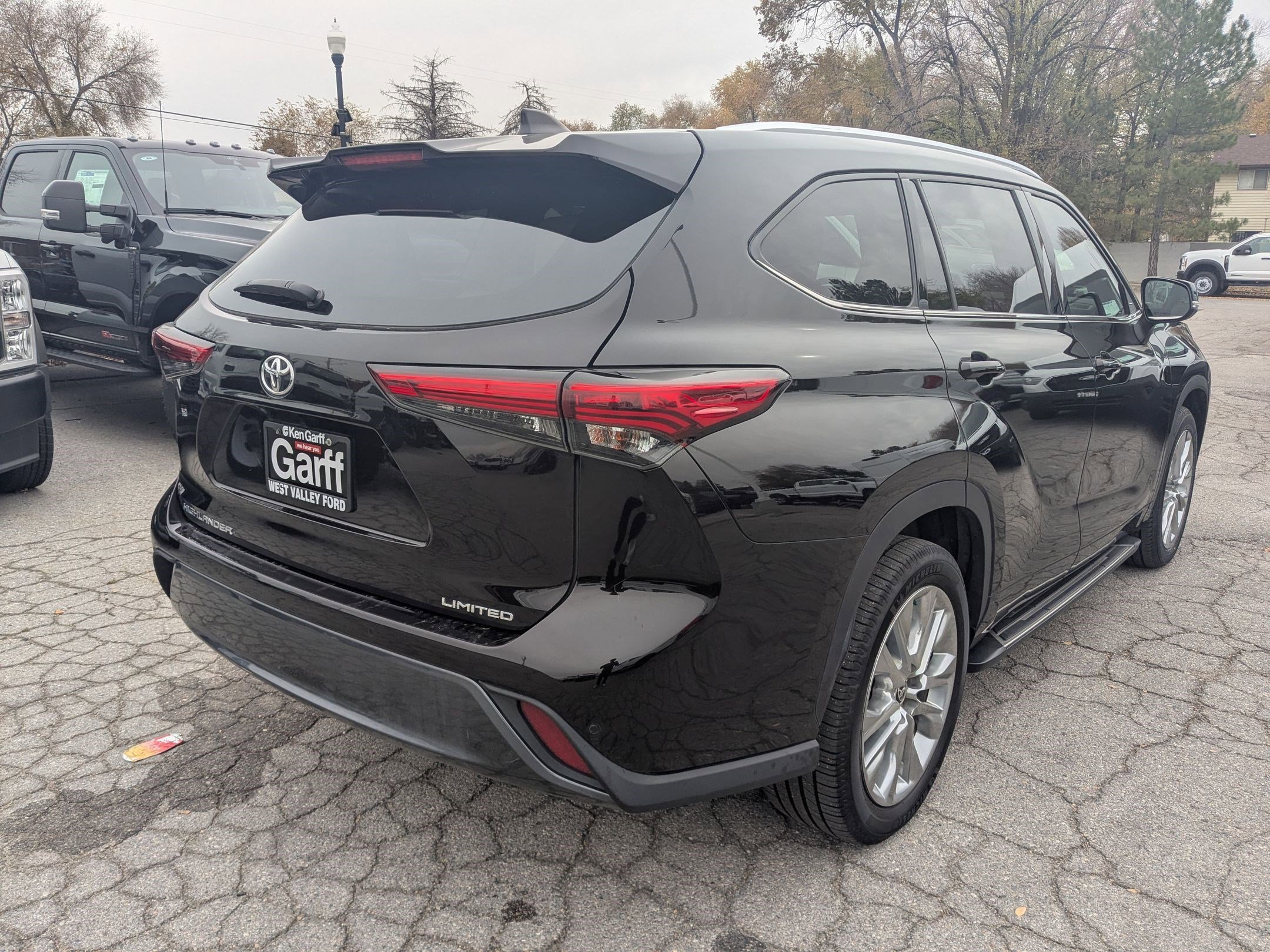 2020 Toyota Highlander Limited photo 3