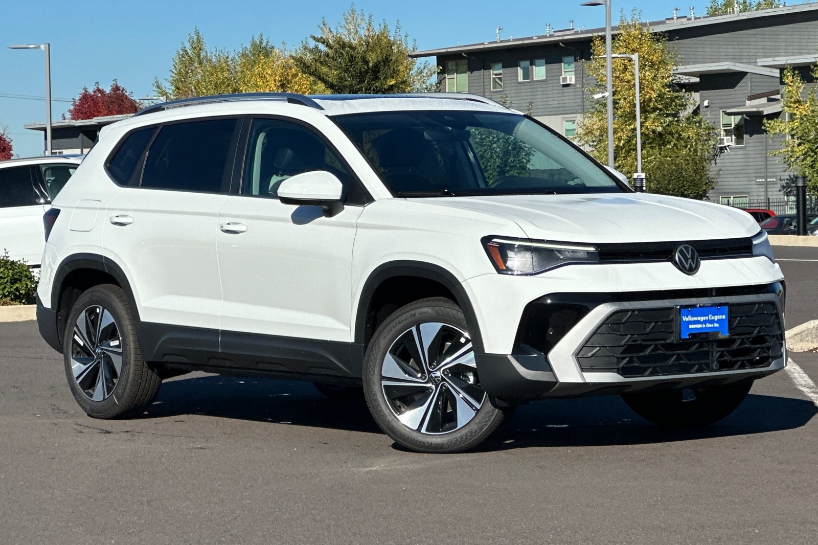 2025 Volkswagen Taos SE's photo