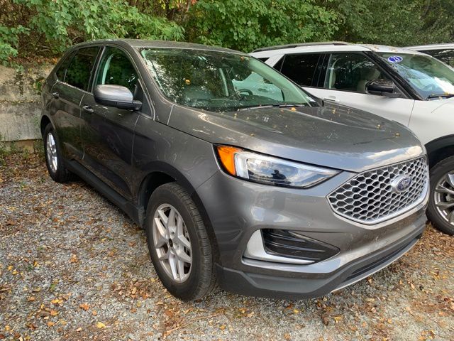2024 Ford Edge SEL photo 2