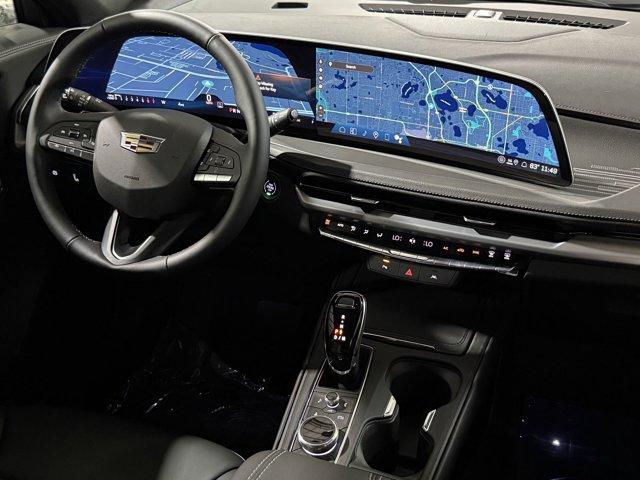 2025 Cadillac XT4 Premium Luxury photo 3