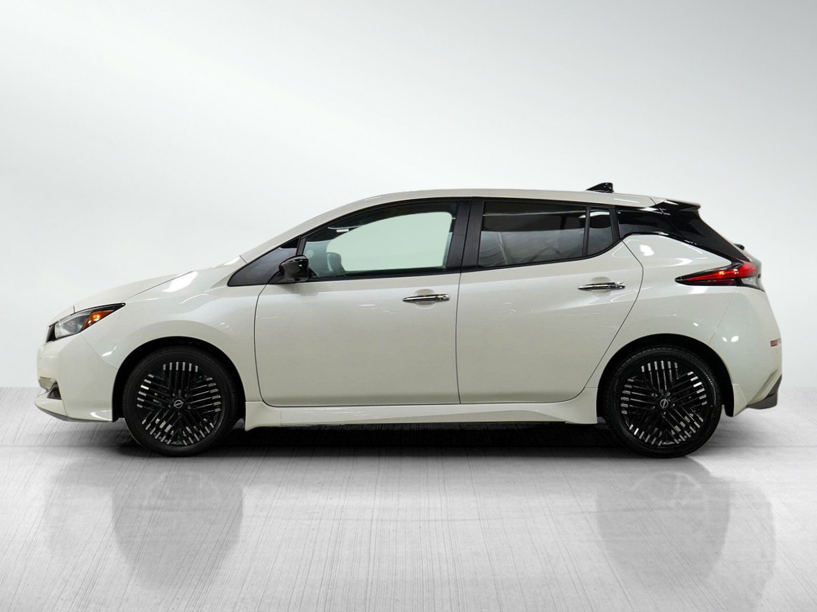 Used 2024 Nissan LEAF SV PLUS with VIN 1N4CZ1CV6RC551132 for sale in Minneapolis, Minnesota