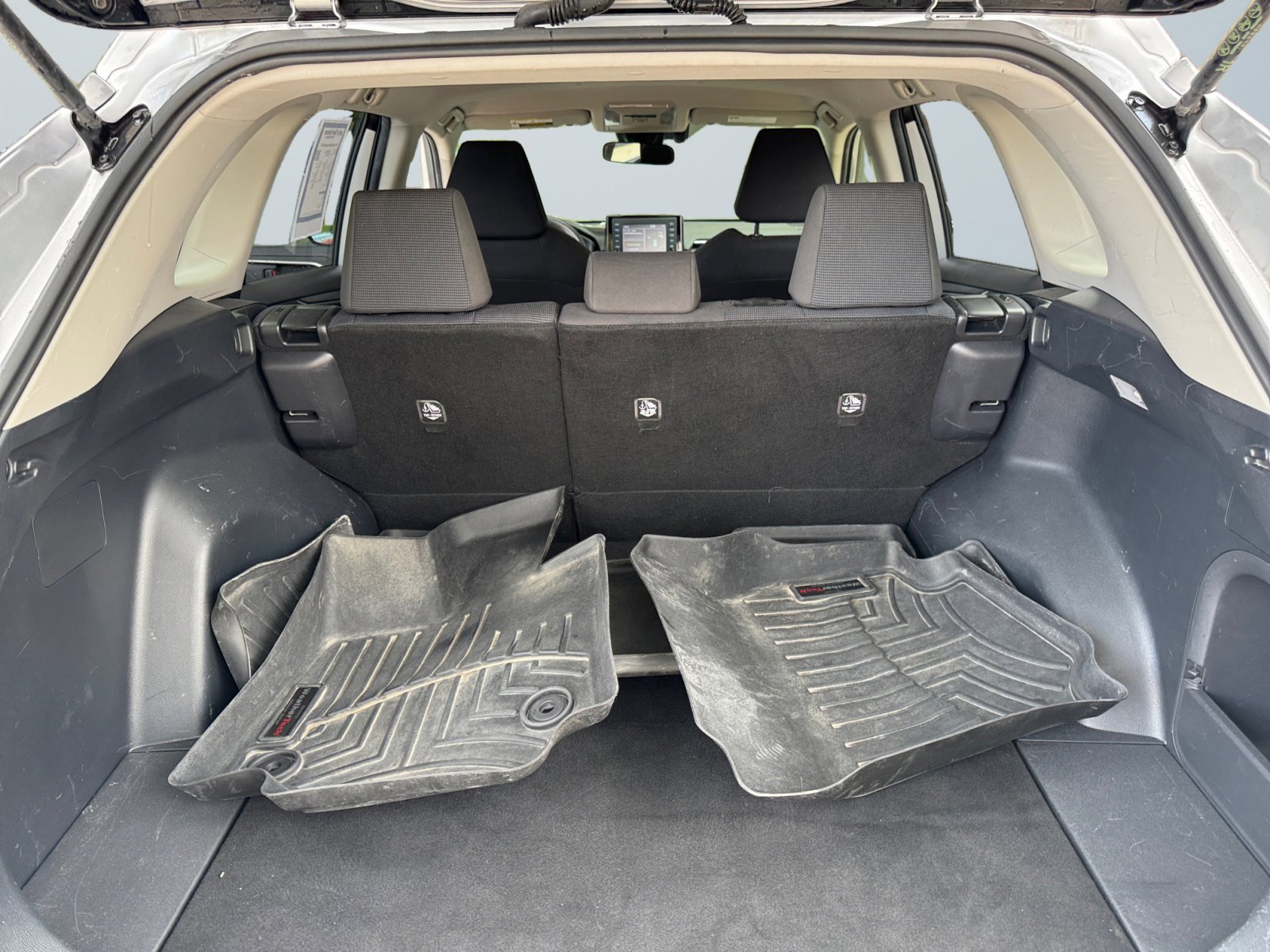 2019 Toyota RAV4 LE photo 14