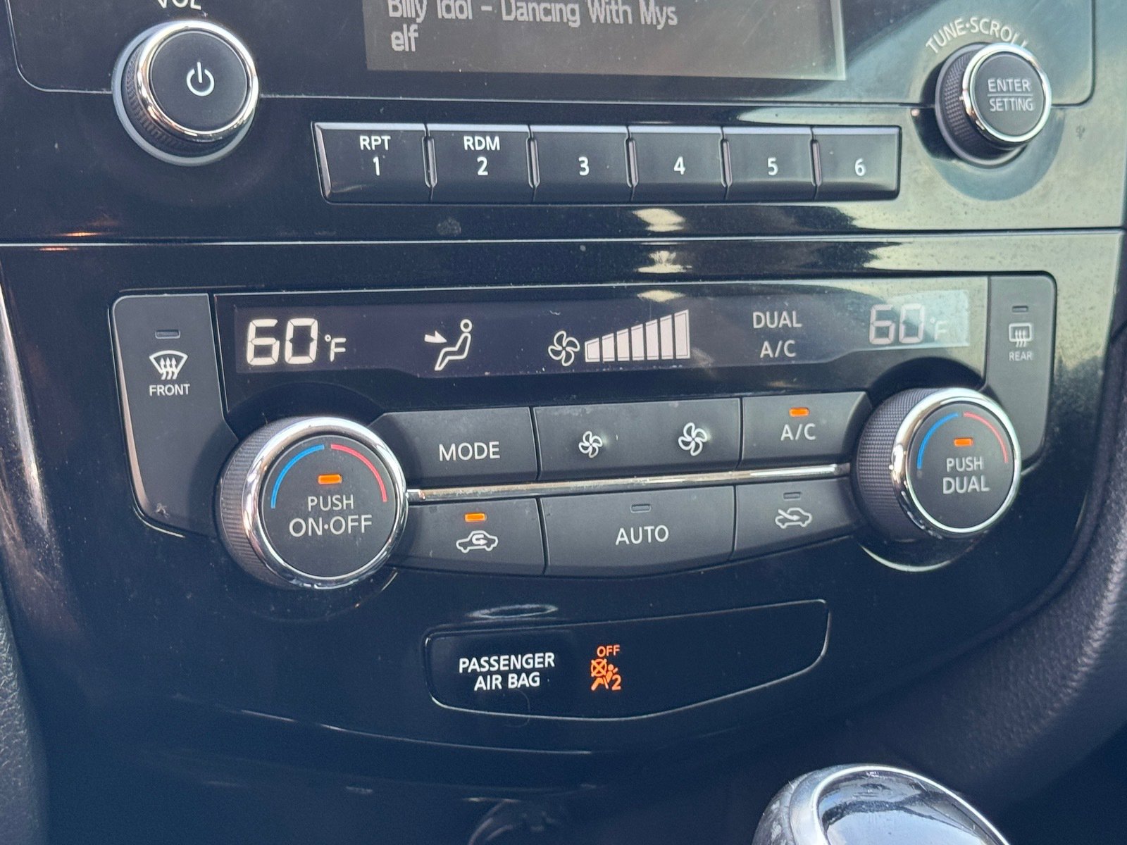 2017 Nissan Rogue SV photo 19