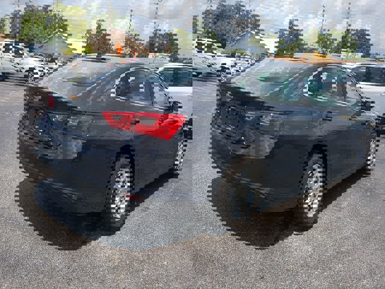 2025 Chevrolet Malibu LS photo 4