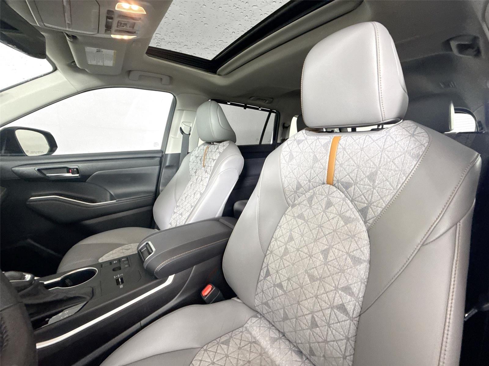 2023 Toyota Highlander Hybrid Bronze Edition photo 14