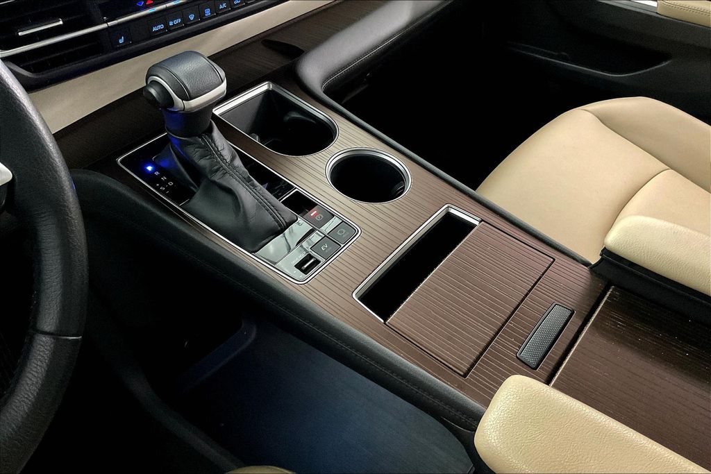 2023 Toyota Sienna XLE photo 13
