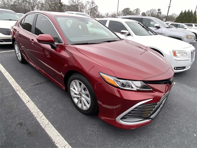 2021 Toyota Camry LE's photo