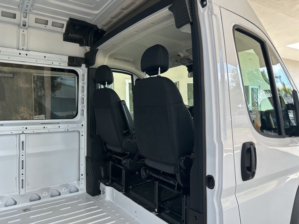2023 Ram ProMaster 3500 Window Van photo 17