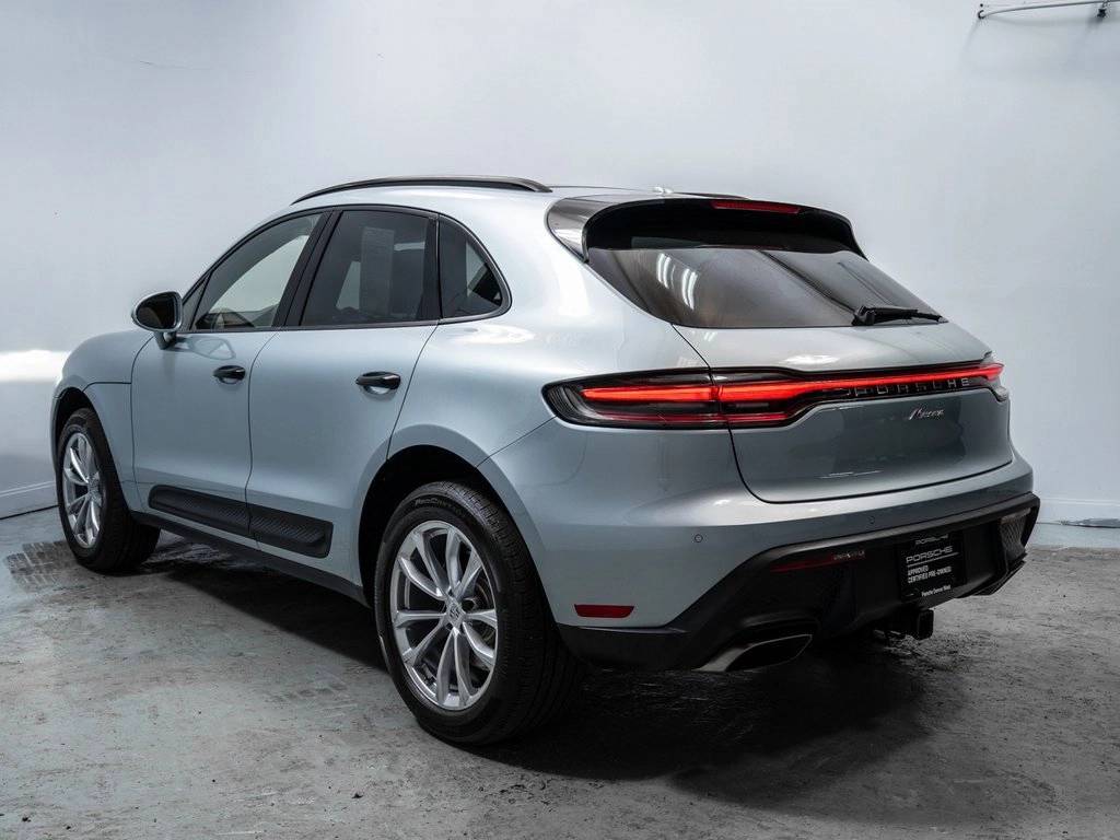 2024 Porsche Macan photo 3